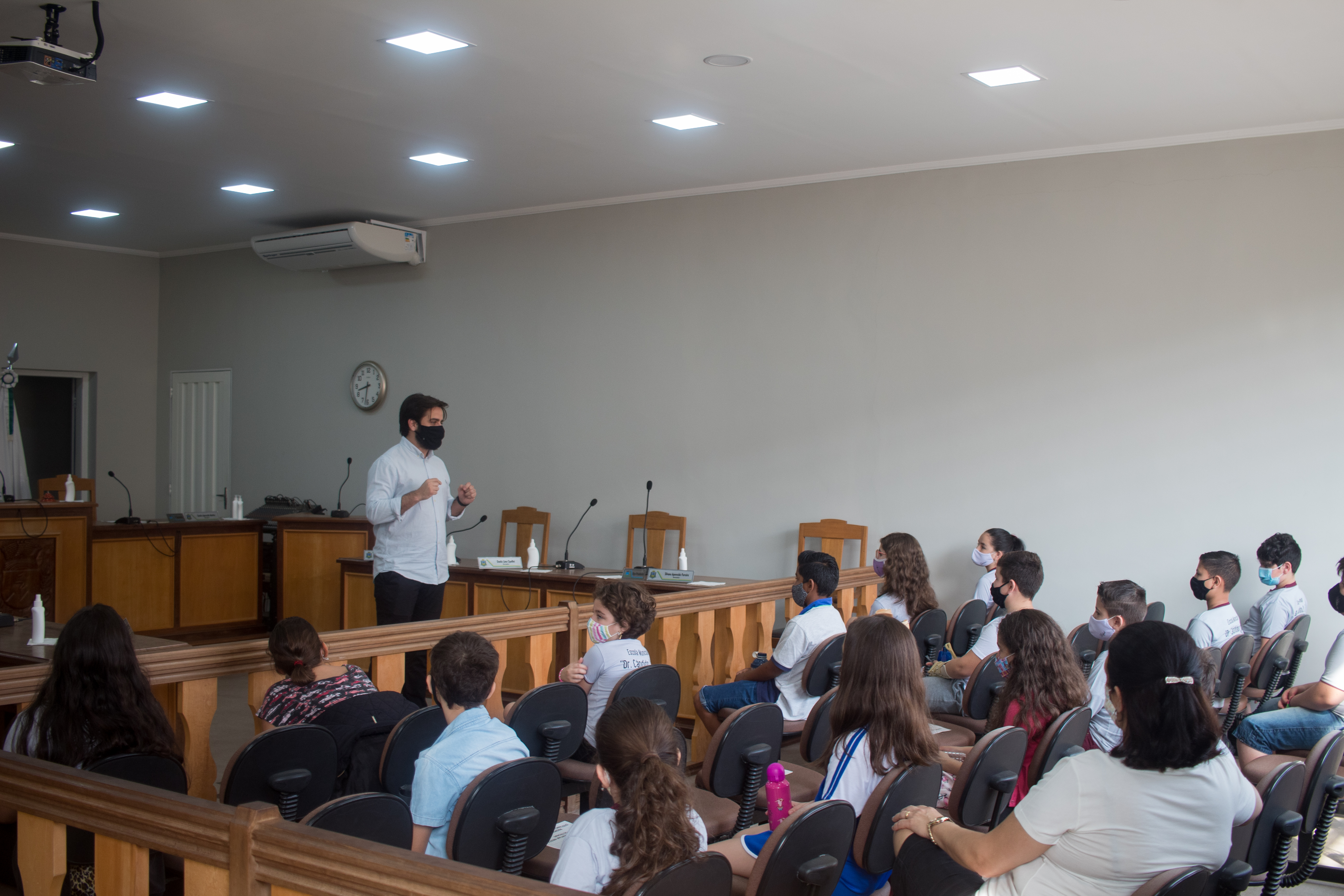 Câmara Municipal recebe a visita da EMEB Dr. Cândido Lobo.